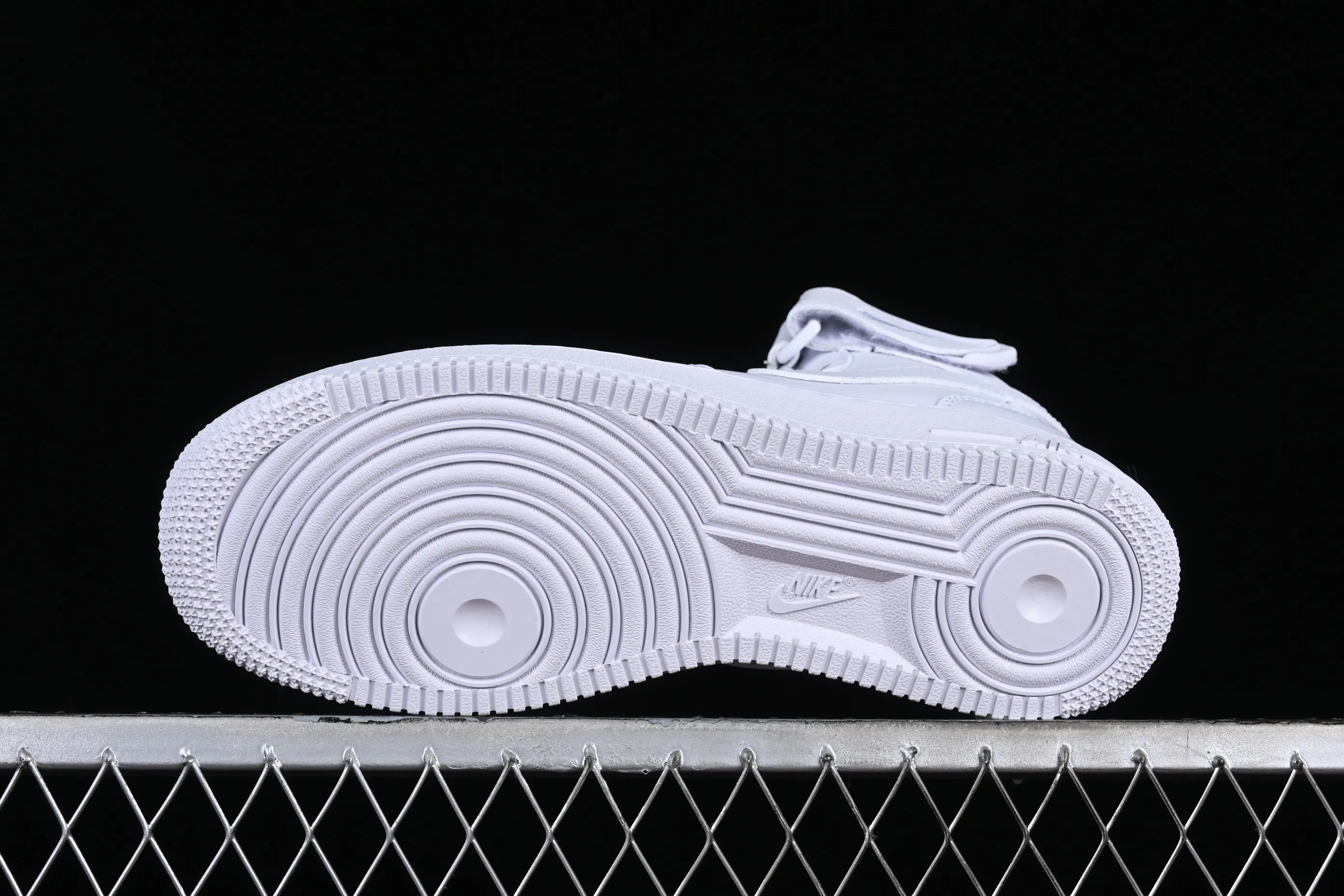 All categories Nk Air Force 1 Air Force series Nk Air Force 1 Mid Air Force mid-top Nk Air Force 1 Mid '07 Air Force 1 first-layer mid-top all-white casual sneakers 315123-111